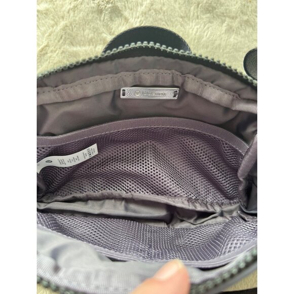 Lululemon Everywhere Belt Bag In Shiny Lavender With Adjustable Strap & Zipper - Picture 6 of 9